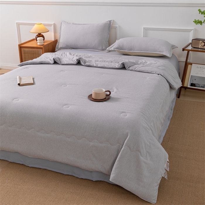 91家纺网 家纺一手货源 找家纺 梵克保罗 2025新款时尚简约条纹款夏被 条纹-雅灰