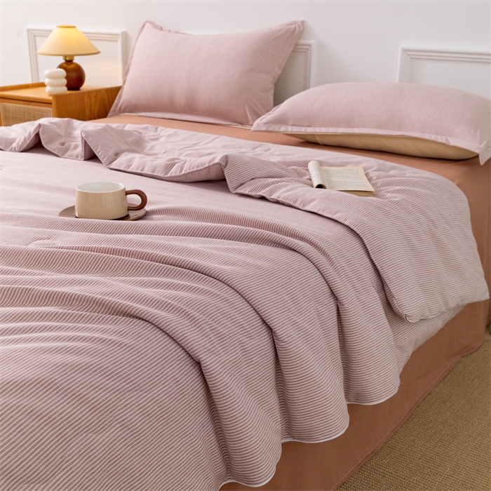 91家纺网 家纺一手货源 找家纺 （总）梵克保罗 2025新款时尚简约条纹款夏被