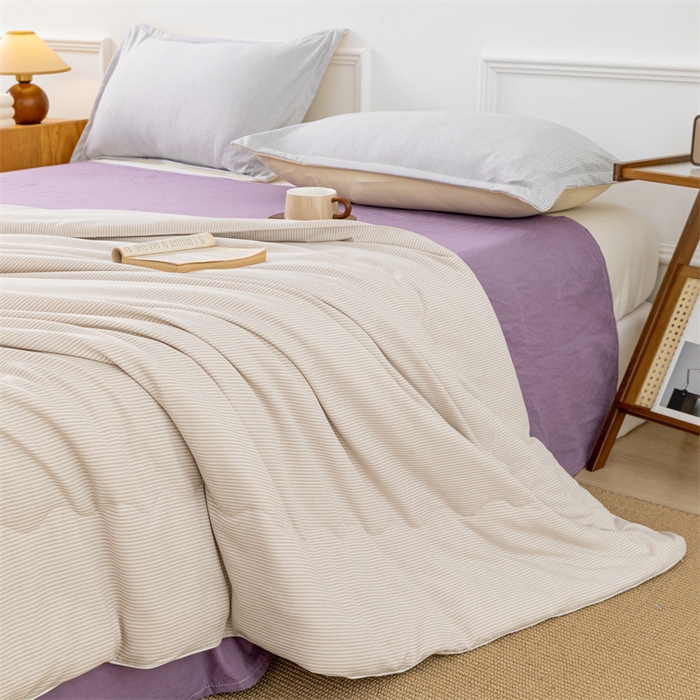 91家纺网 家纺一手货源 找家纺 梵克保罗 2025新款时尚简约条纹款夏被 条纹-卡其