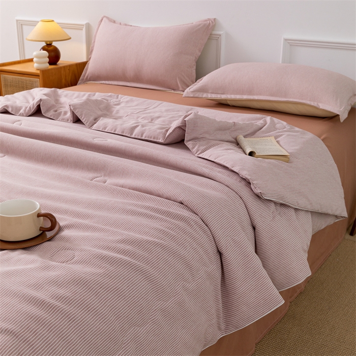 91家纺网 家纺一手货源 找家纺 （总）梵克保罗 2025新款时尚简约条纹款夏被