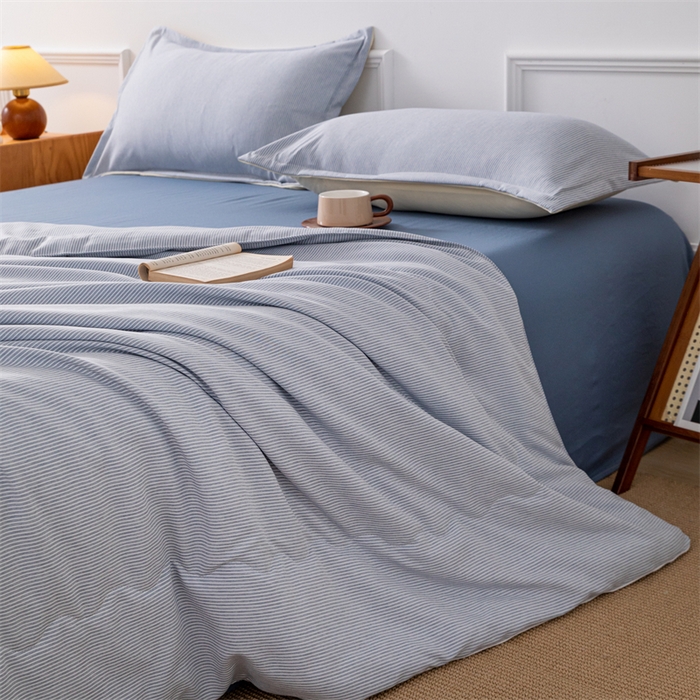 91家纺网 家纺一手货源 找家纺 梵克保罗 2025新款时尚简约条纹款夏被 条纹-海兰