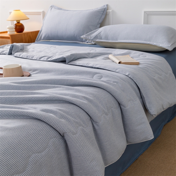 91家纺网 家纺一手货源 找家纺 梵克保罗 2025新款时尚简约条纹款夏被 条纹-海兰