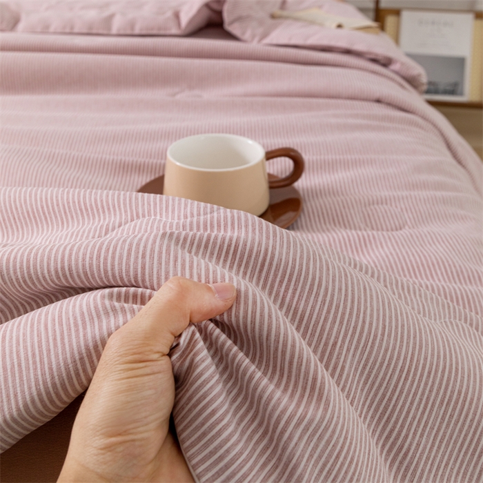 91家纺网 家纺一手货源 找家纺 梵克保罗 2025新款时尚简约条纹款夏被 条纹-豆咖