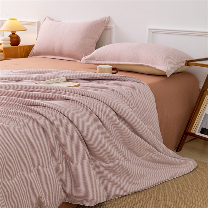 91家纺网 家纺一手货源 找家纺 梵克保罗 2025新款时尚简约条纹款夏被 条纹-豆咖