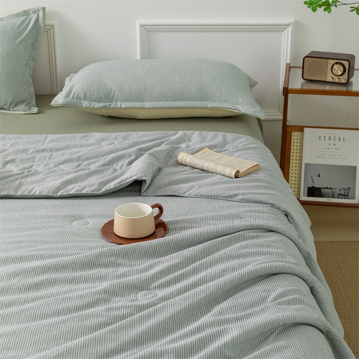 91家纺网 家纺一手货源 找家纺 梵克保罗 2025新款时尚简约条纹款夏被 条纹-石青