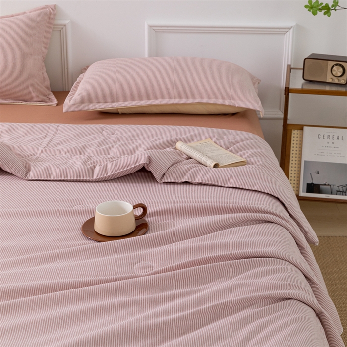 91家纺网 家纺一手货源 找家纺 梵克保罗 2025新款时尚简约条纹款夏被 条纹-豆咖