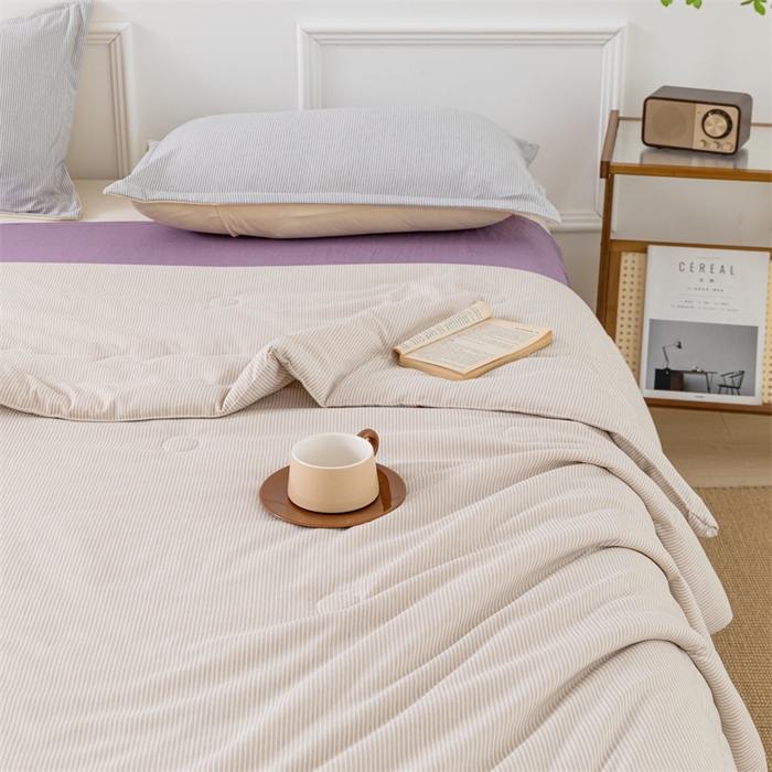 91家纺网 家纺一手货源 找家纺 梵克保罗 2025新款时尚简约条纹款夏被 条纹-卡其