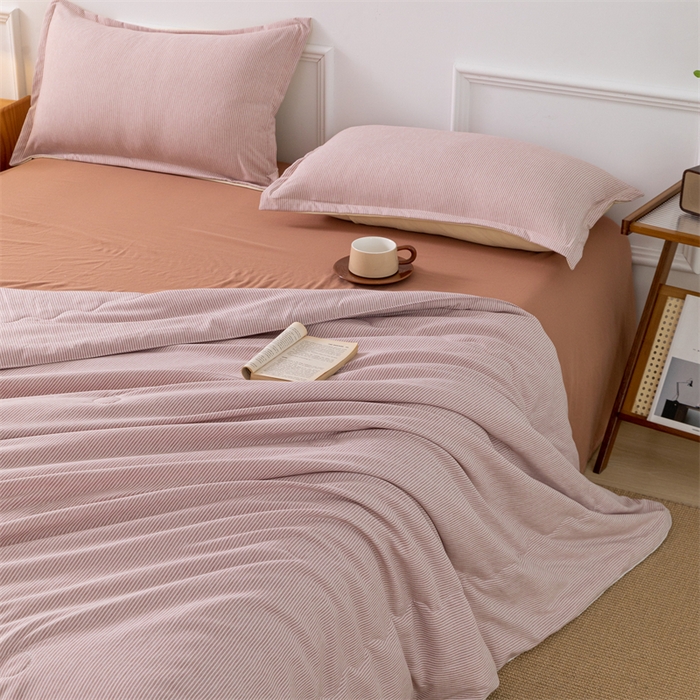 91家纺网 家纺一手货源 找家纺 梵克保罗 2025新款时尚简约条纹款夏被 条纹-豆咖