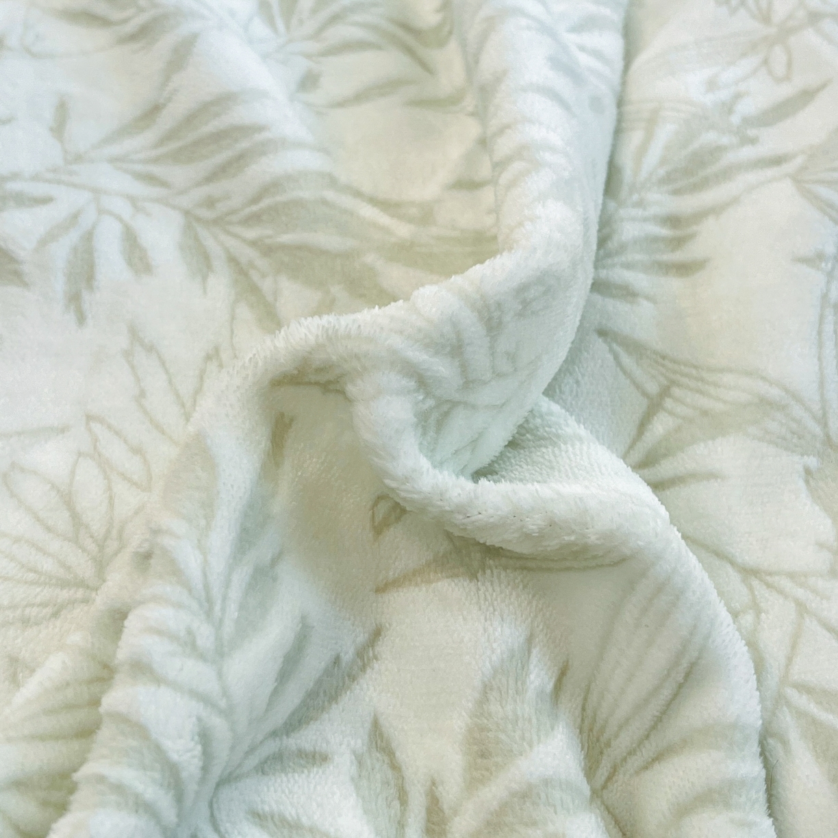 91家纺网 家纺一手货源 找家纺 慕尚家纺 2025新款双色立体雕花牛奶绒四件套 罗文绿