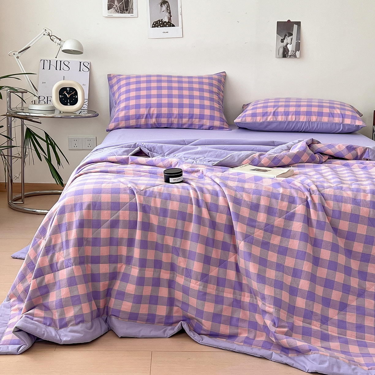 91家纺网 家纺一手货源 找家纺 梵克保罗 2025春夏新款10A抗菌无印风水洗棉夏被四件套 紫粉中格