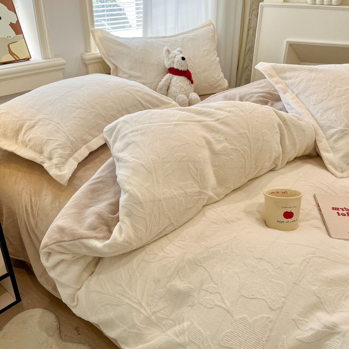 91家纺网 家纺一手货源 找家纺 慕尚家纺 2025新款双色立体雕花牛奶绒四件套 茉莉花