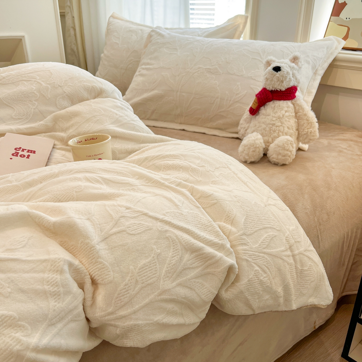 91家纺网 家纺一手货源 找家纺 慕尚家纺 2025新款双色立体雕花牛奶绒四件套 茉莉花