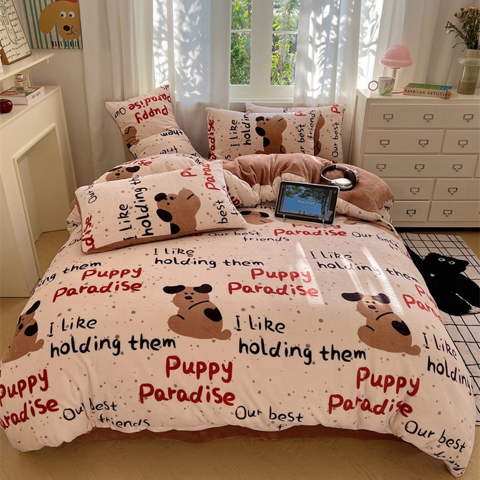 红嘴企鹅 2025新款精致印花牛奶绒四件套 淘气狗