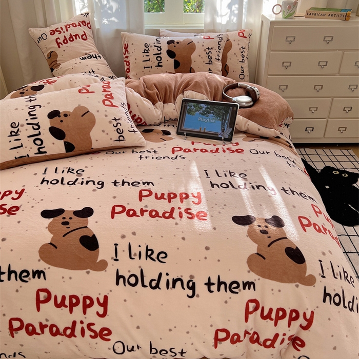 91家纺网 家纺一手货源 找家纺 红嘴企鹅 2025新款精致印花牛奶绒四件套 淘气狗