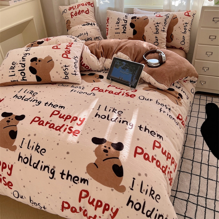 91家纺网 家纺一手货源 找家纺 红嘴企鹅 2025新款精致印花牛奶绒四件套 淘气狗