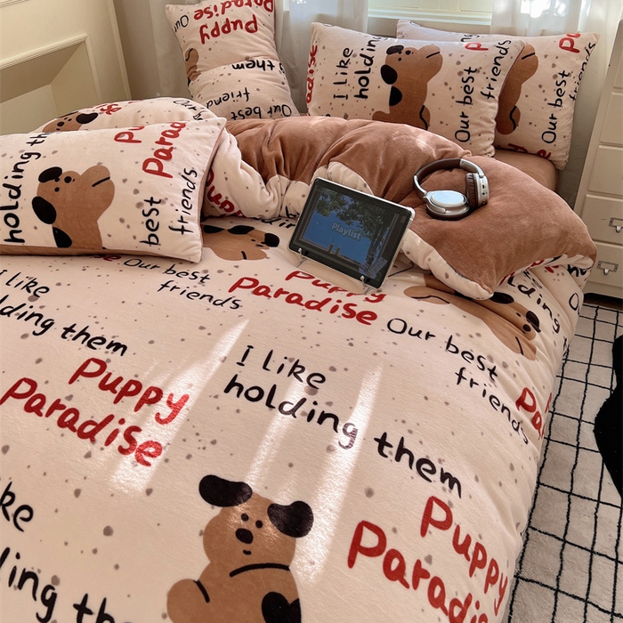 91家纺网 家纺一手货源 找家纺 红嘴企鹅 2025新款精致印花牛奶绒四件套 淘气狗