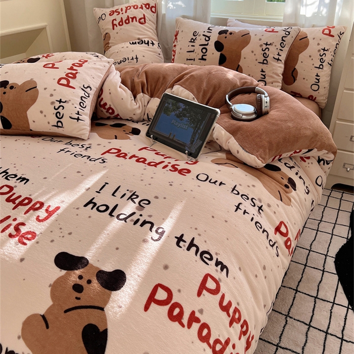 91家纺网 家纺一手货源 找家纺 红嘴企鹅 2025新款精致印花牛奶绒四件套 淘气狗