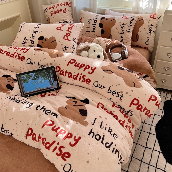 91家纺网 家纺一手货源 找家纺 红嘴企鹅 2025新款精致印花牛奶绒四件套 淘气狗