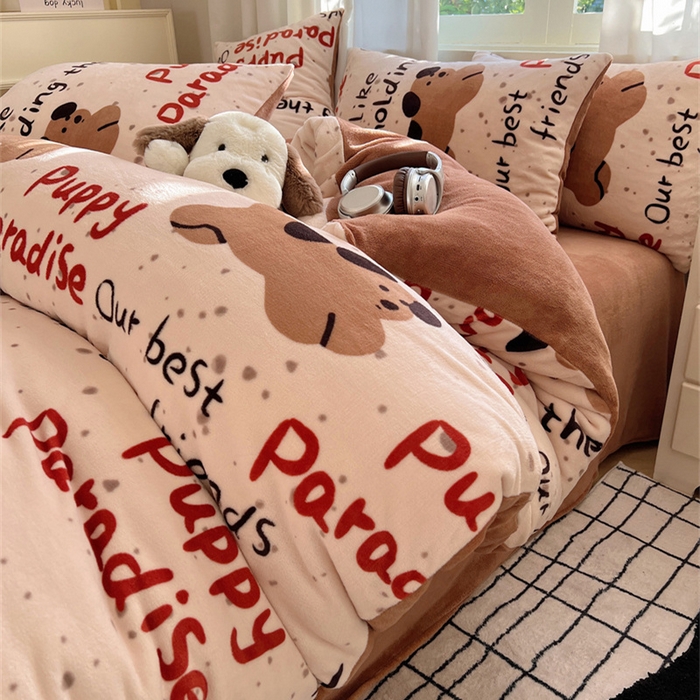 91家纺网 家纺一手货源 找家纺 红嘴企鹅 2025新款精致印花牛奶绒四件套 淘气狗