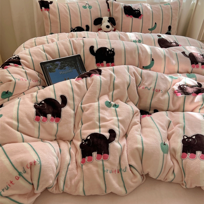 红嘴企鹅 2025新款精致印花牛奶绒四件套 香蕉猫