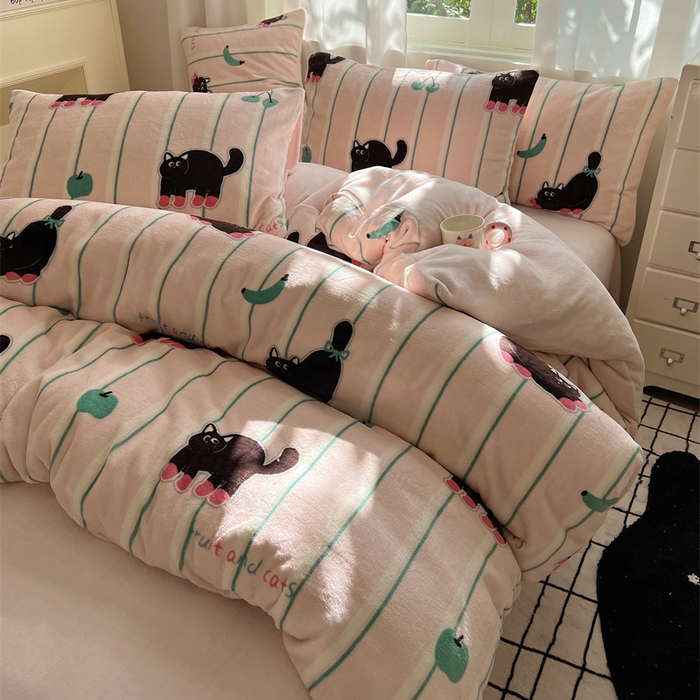 91家纺网 家纺一手货源 找家纺 红嘴企鹅 2025新款精致印花牛奶绒四件套 香蕉猫