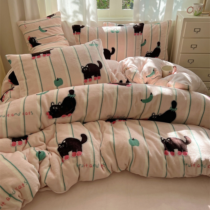 91家纺网 家纺一手货源 找家纺 红嘴企鹅 2025新款精致印花牛奶绒四件套 香蕉猫