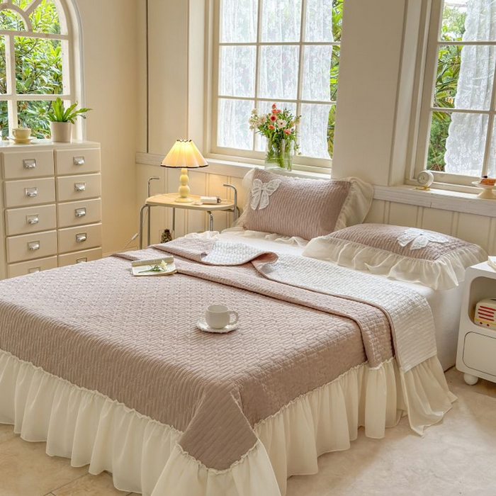 91家纺网 家纺一手货源 找家纺 梵克保罗 2025新款雪纺床盖三件套 奶茶色