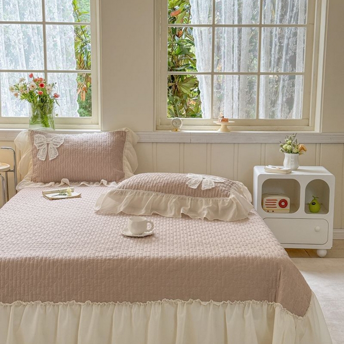 91家纺网 家纺一手货源 找家纺 梵克保罗 2025新款雪纺床盖三件套 奶茶色