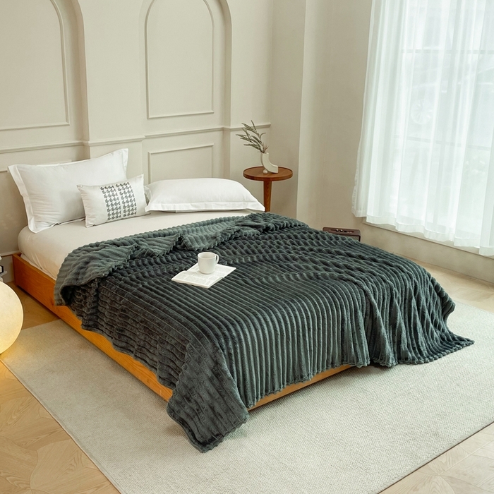 91家纺网 家纺一手货源 找家纺 （总）安琪家纺 2025新款280克直播爆品兔毛绒高克重多功能抽条毛毯盖毯午睡毯跨境外贸