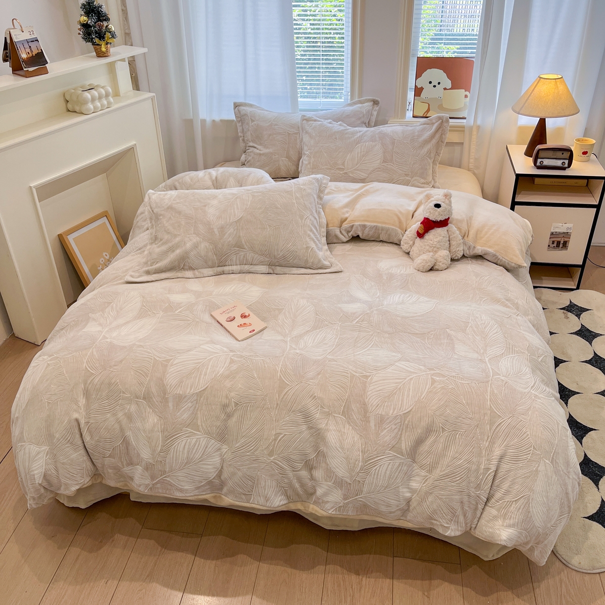 91家纺网 家纺一手货源 找家纺 慕尚家纺 2025新款双色立体雕花牛奶绒四件套 羽翼卡其