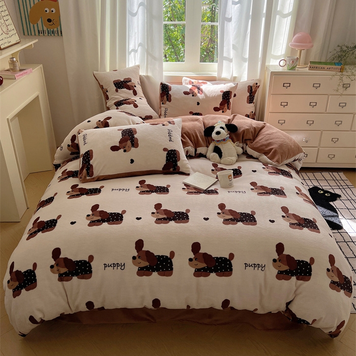 91家纺网 家纺一手货源 找家纺 红嘴企鹅 2025新款精致印花牛奶绒四件套 炫彩狗