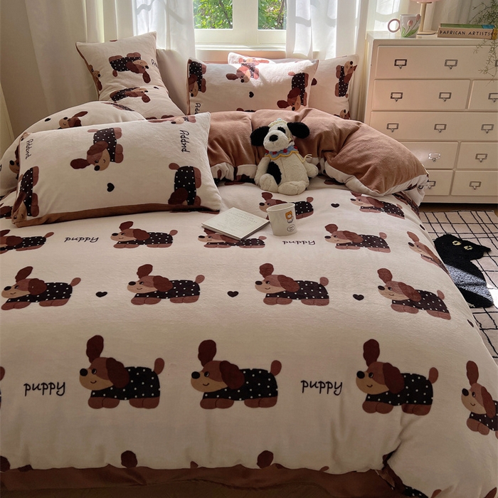 91家纺网 家纺一手货源 找家纺 红嘴企鹅 2025新款精致印花牛奶绒四件套 炫彩狗