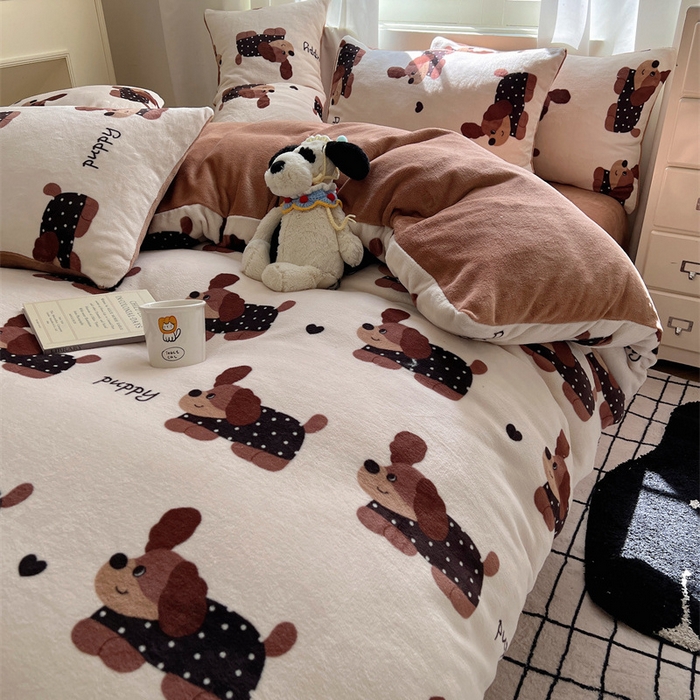 91家纺网 家纺一手货源 找家纺 红嘴企鹅 2025新款精致印花牛奶绒四件套 炫彩狗