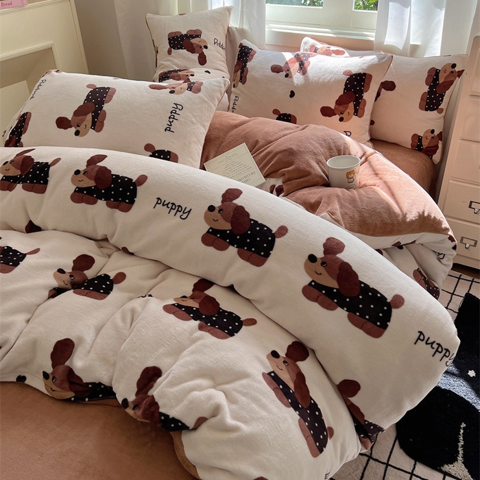 91家纺网 家纺一手货源 找家纺 红嘴企鹅 2025新款精致印花牛奶绒四件套 炫彩狗