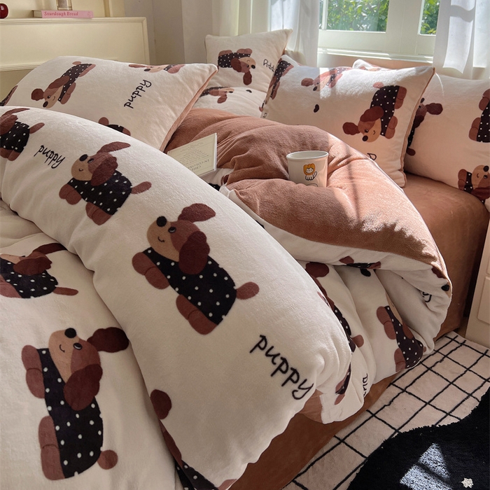 91家纺网 家纺一手货源 找家纺 红嘴企鹅 2025新款精致印花牛奶绒四件套 炫彩狗