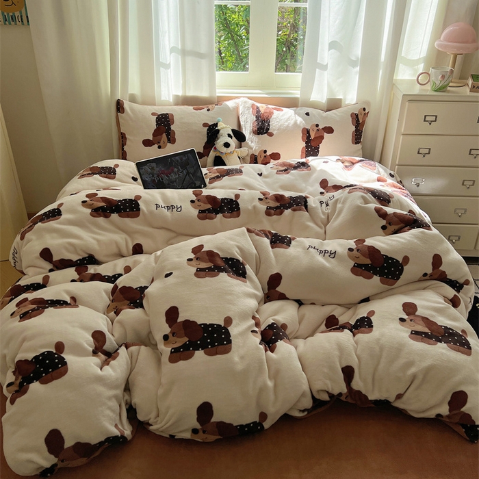 91家纺网 家纺一手货源 找家纺 红嘴企鹅 2025新款精致印花牛奶绒四件套 炫彩狗