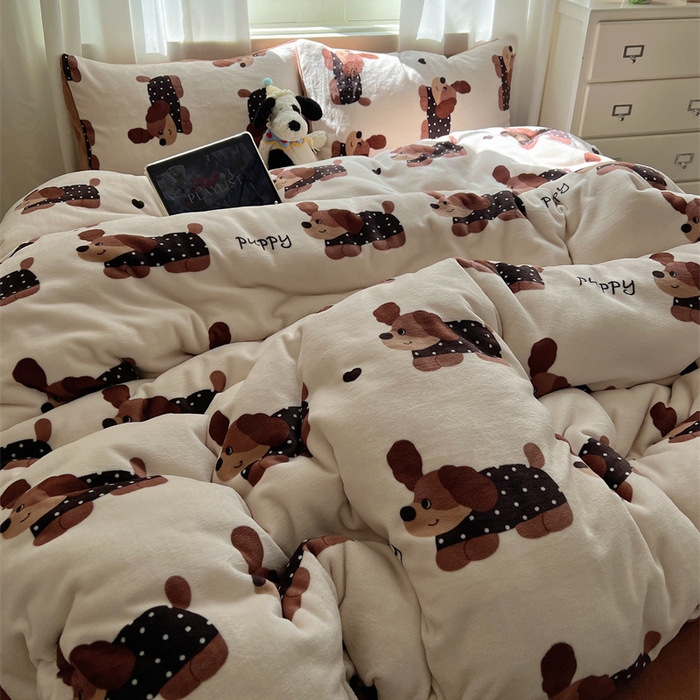 91家纺网 家纺一手货源 找家纺 红嘴企鹅 2025新款精致印花牛奶绒四件套 炫彩狗