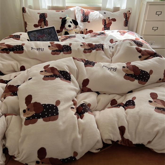 91家纺网 家纺一手货源 找家纺 红嘴企鹅 2025新款精致印花牛奶绒四件套 炫彩狗