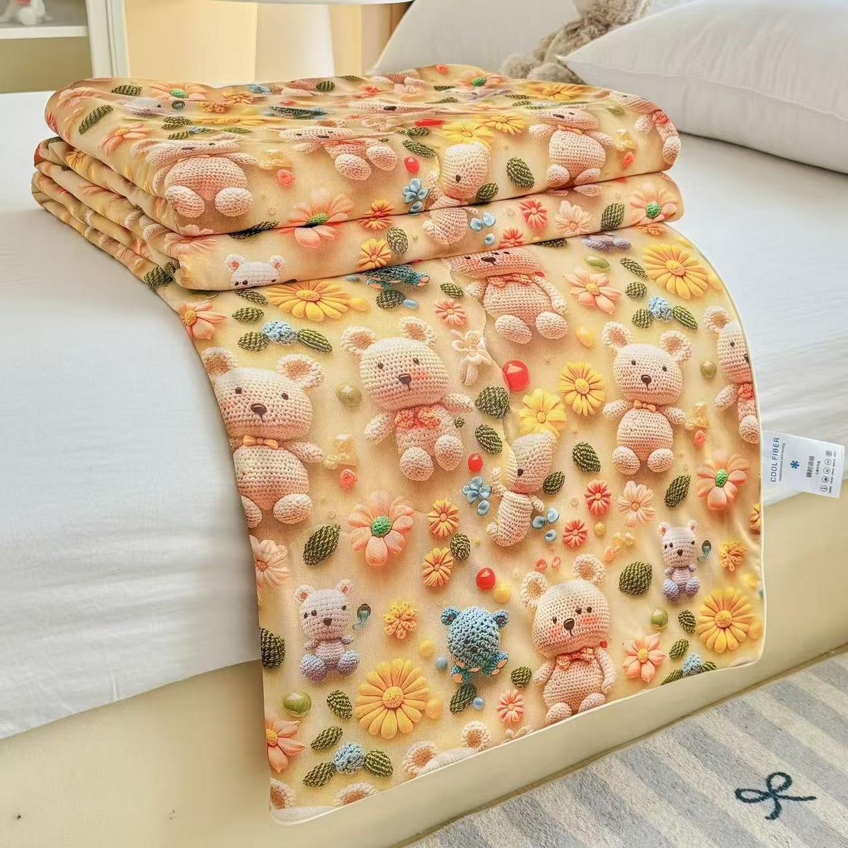 91家纺网 家纺一手货源 找家纺 梵克保罗 2025新款面料仿锦氨凉感5D数码浮雕夏被四件套量大可谈 5D毛线熊