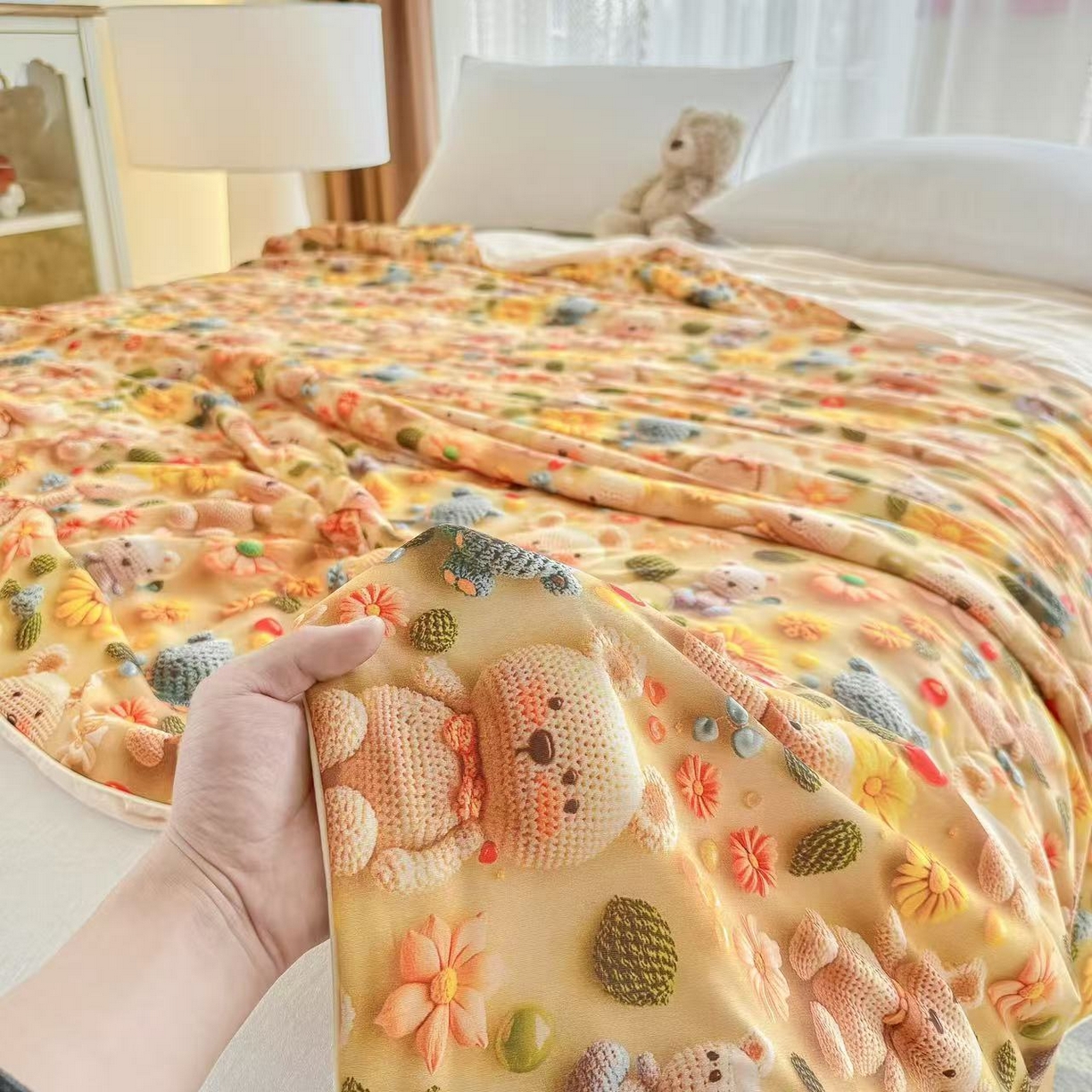 91家纺网 家纺一手货源 找家纺 梵克保罗 2025新款面料仿锦氨凉感5D数码浮雕夏被四件套量大可谈 5D毛线熊