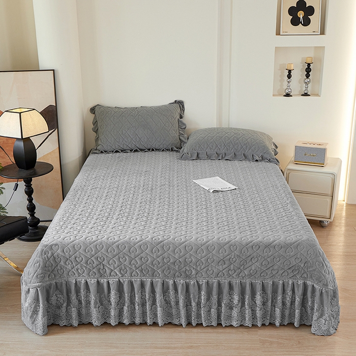 91家纺网 家纺一手货源 找家纺 （总）程百万家纺 2025新款素色婴儿绒蕾丝床盖牛奶绒加厚床盖