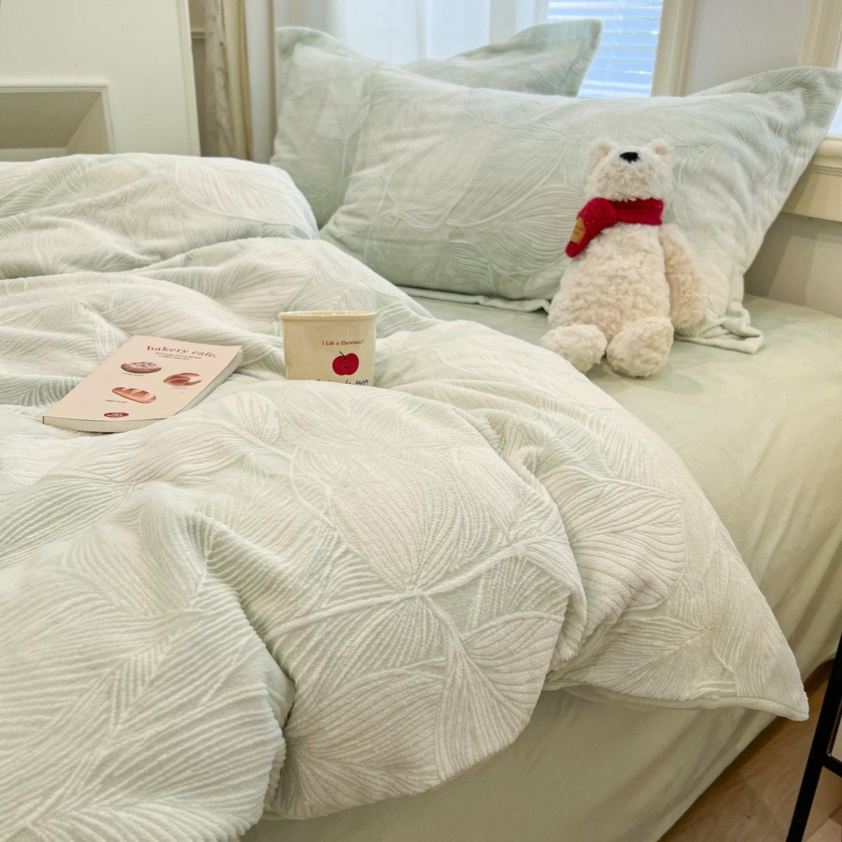 91家纺网 家纺一手货源 找家纺 慕尚家纺 2025新款双色立体雕花牛奶绒四件套 羽翼绿