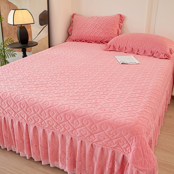 91家纺网 家纺一手货源 找家纺 （总）程百万家纺 2025新款素色婴儿绒蕾丝床盖牛奶绒加厚床盖