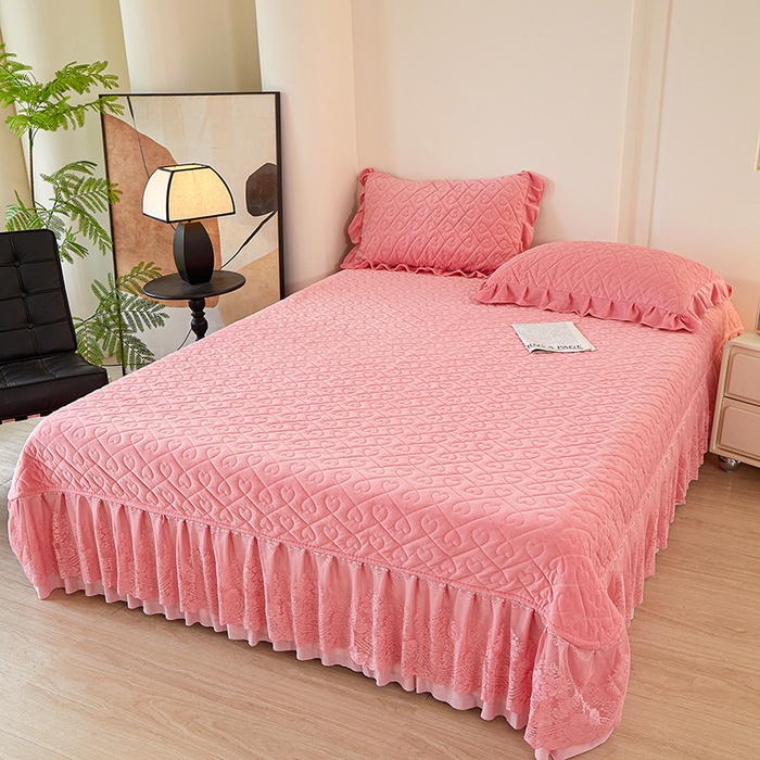 91家纺网 家纺一手货源 找家纺 （总）程百万家纺 2025新款素色婴儿绒蕾丝床盖牛奶绒加厚床盖