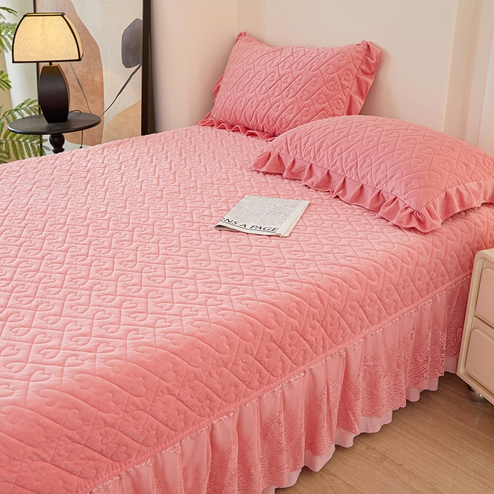 91家纺网 家纺一手货源 找家纺 （总）程百万家纺 2025新款素色婴儿绒蕾丝床盖牛奶绒加厚床盖