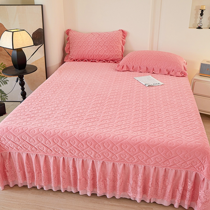 91家纺网 家纺一手货源 找家纺 （总）程百万家纺 2025新款素色婴儿绒蕾丝床盖牛奶绒加厚床盖