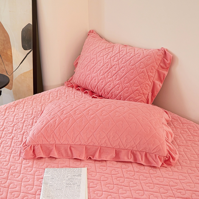 91家纺网 家纺一手货源 找家纺 （总）程百万家纺 2025新款素色婴儿绒蕾丝床盖牛奶绒加厚床盖