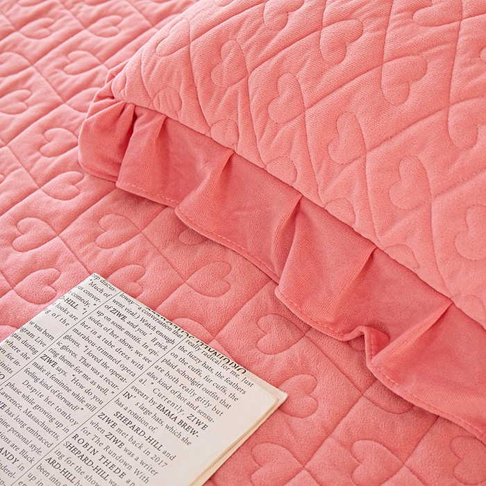 91家纺网 家纺一手货源 找家纺 （总）程百万家纺 2025新款素色婴儿绒蕾丝床盖牛奶绒加厚床盖