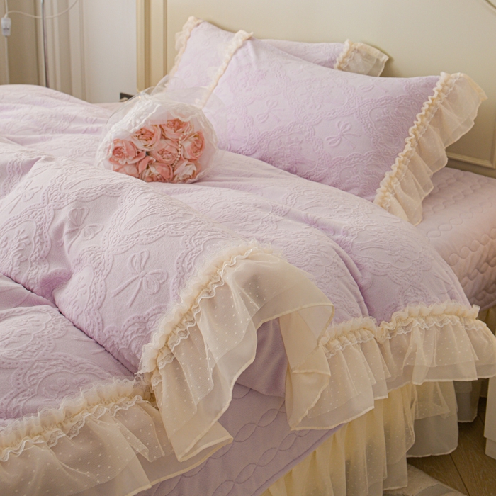 91家纺网 家纺一手货源 找家纺 胜权家纺 2025秋冬新款A类全消光高克重5D雕花牛奶绒仙女风夹棉床盖四件套系列 梦安娜-靓紫