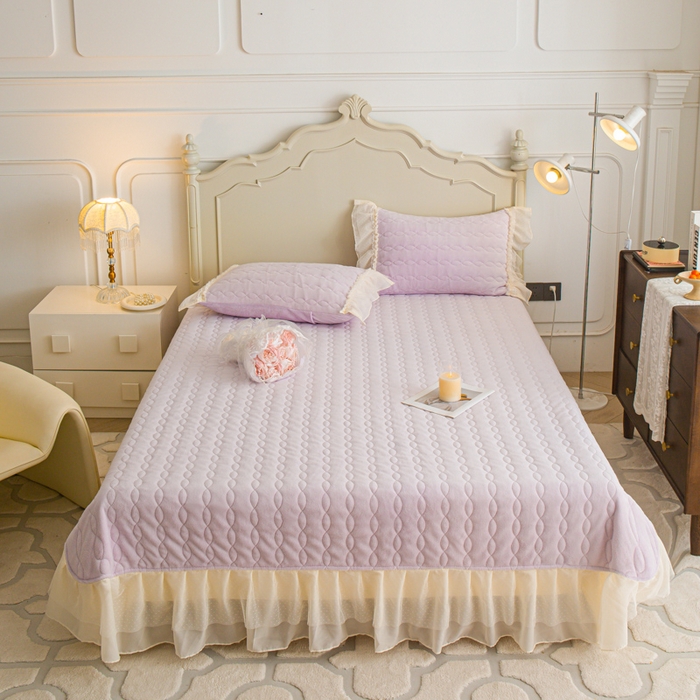 91家纺网 家纺一手货源 找家纺 （总）胜权家纺 2025秋冬新款A类全消光高克重5D雕花牛奶绒仙女风夹棉床盖单品系列